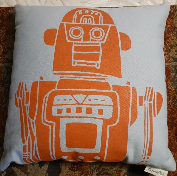 🦊🐅Land of Nod Room Throw pillow🦙🦒& Arrow Home 🏡 Fashion Pollows. - Picture 4 of 12